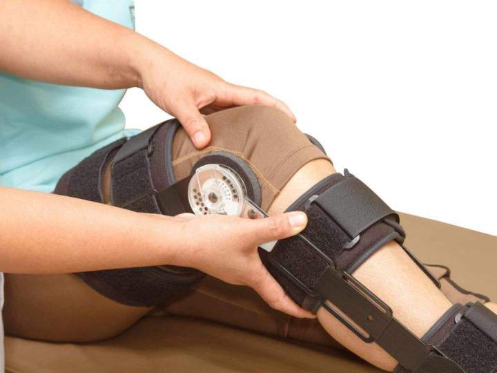 Orthopédiste à l’écoute pour recommander des solutions personnalisées